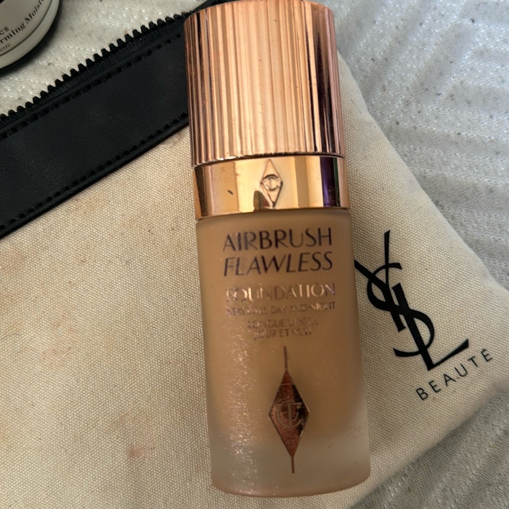 Charlotte Tilburry airbrush flawless foundation
